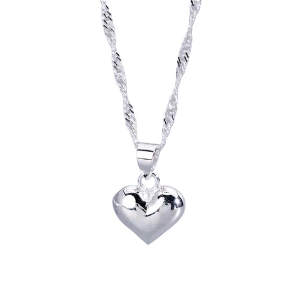 Jewelry - Elegant Silver Heart Pendant Necklace